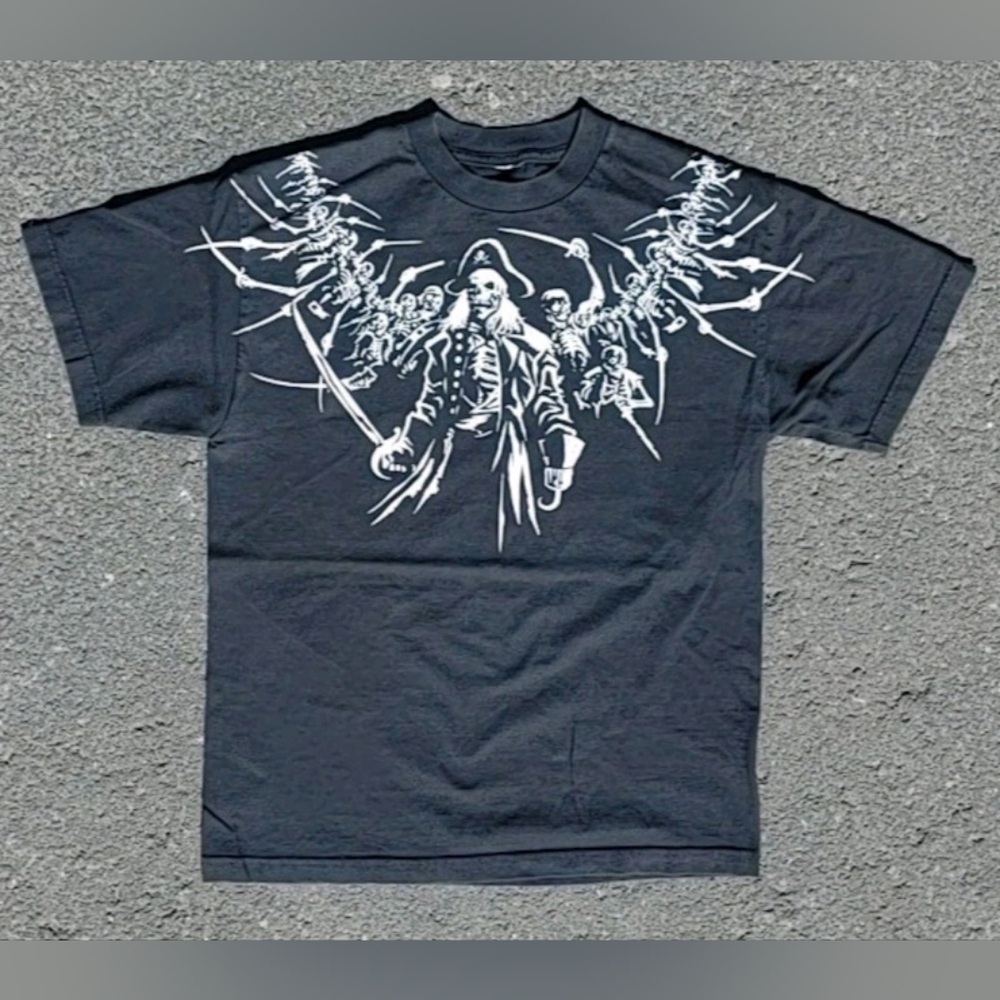 Y2K 2000s Skull Pirates Print T-Shirt Size (M)